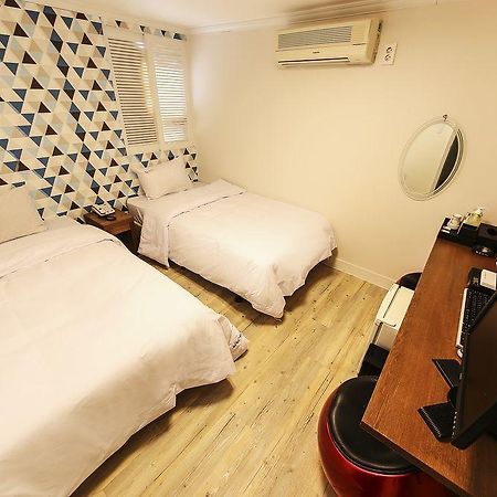 In Seoul Sinchon Goguma Hotel Extérieur photo